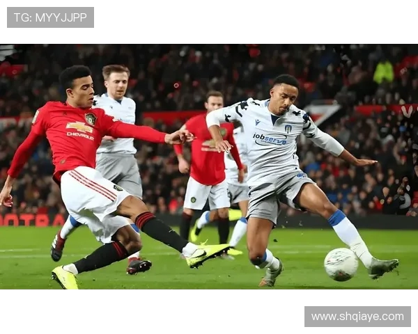 利兹联与布莱顿对决分析双方近期状态与战术布置探讨